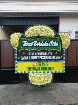 Papan Bunga Duka di Pirak Timur