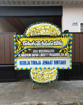 Papan Bunga Duka di Pirak Timur