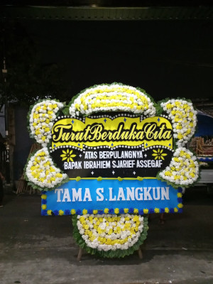 Papan Bunga Duka di Pirak Timur